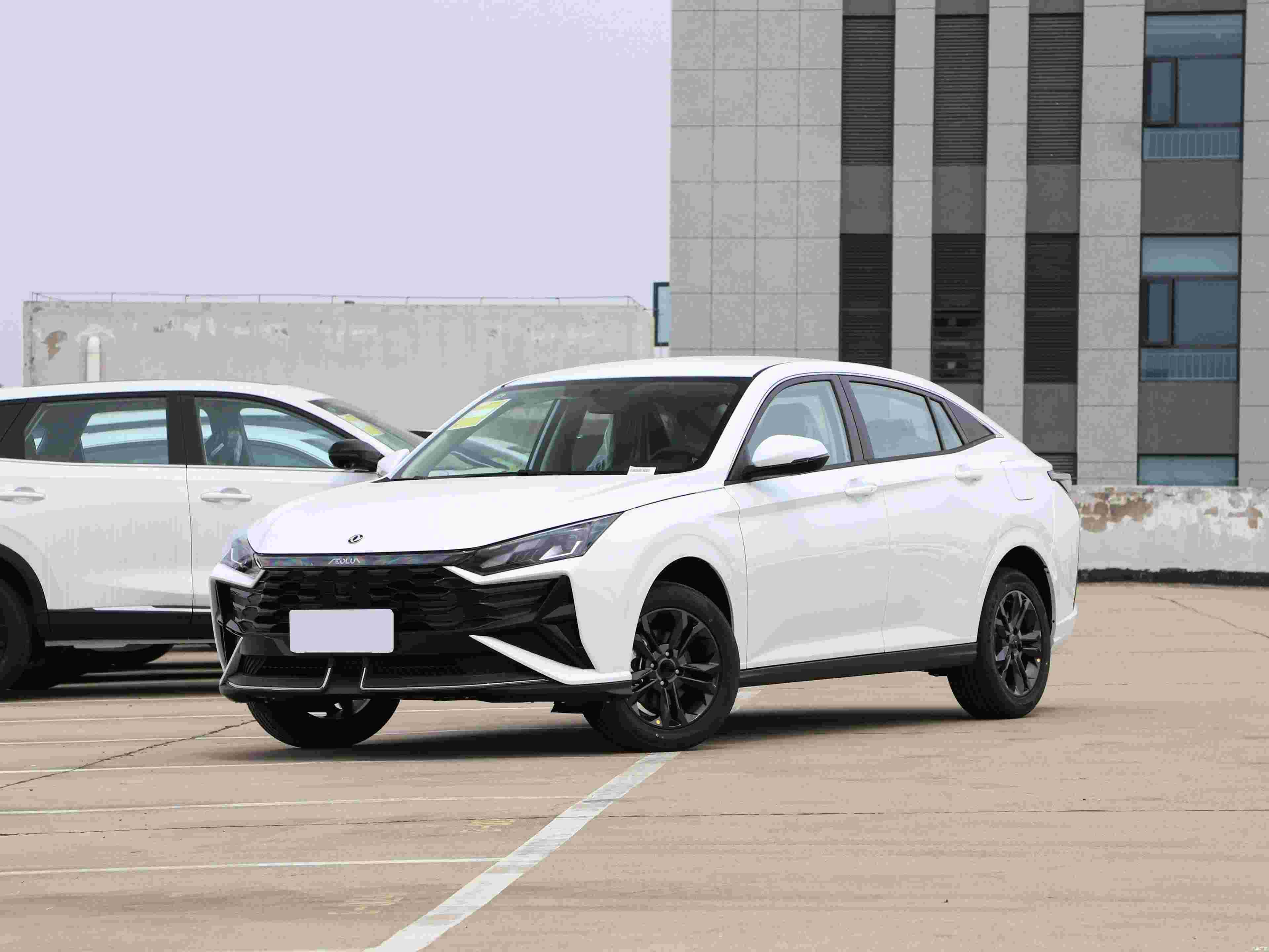 2025款 1.5L 自动豪华型