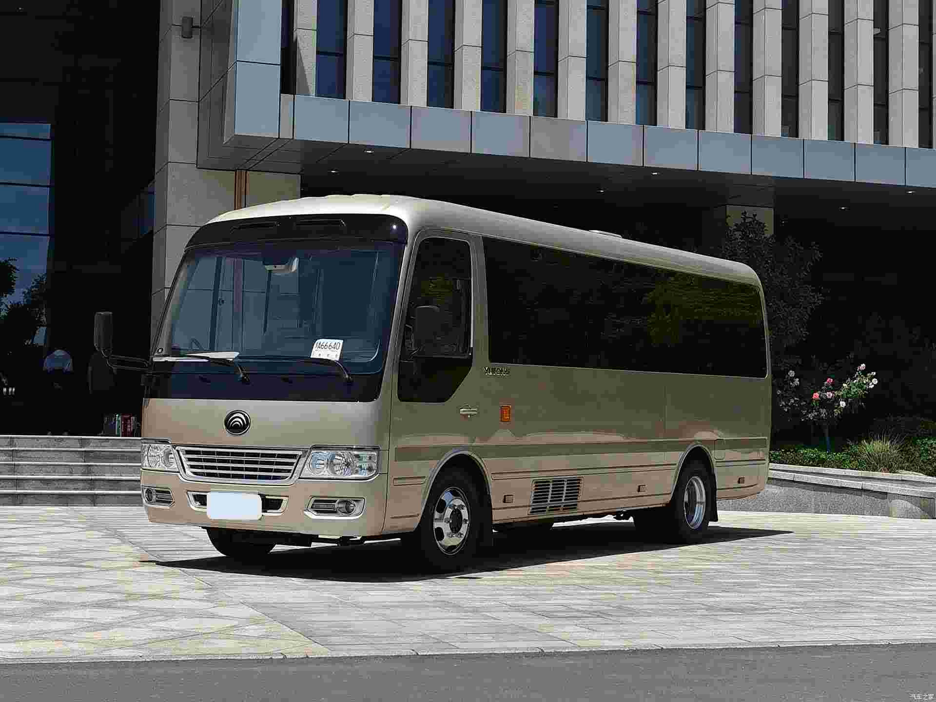 2025 3.5T Бензин Автоматична Бизнес 19 места